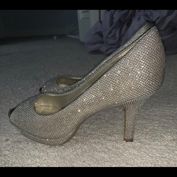 Bandolino golden heels - Picture 2 of 3